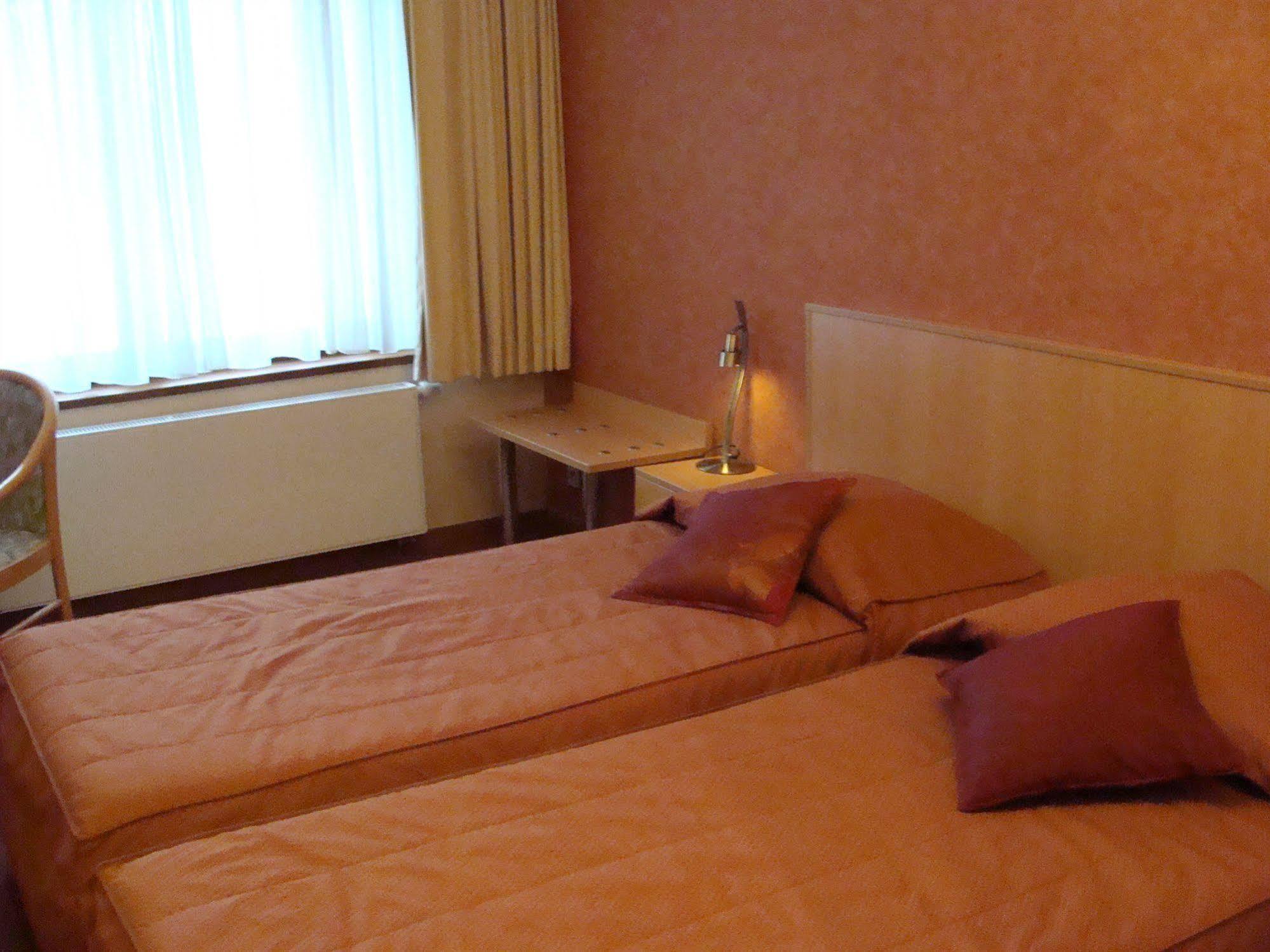 Отель Le Relais Du Marquis Иттр Экстерьер фото