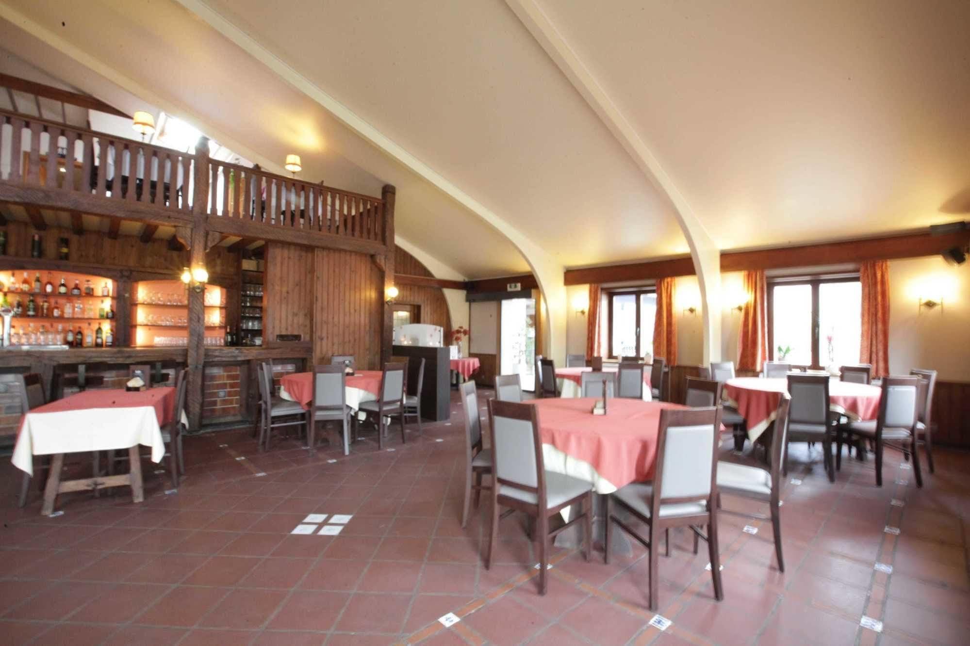 Отель Le Relais Du Marquis Иттр Экстерьер фото