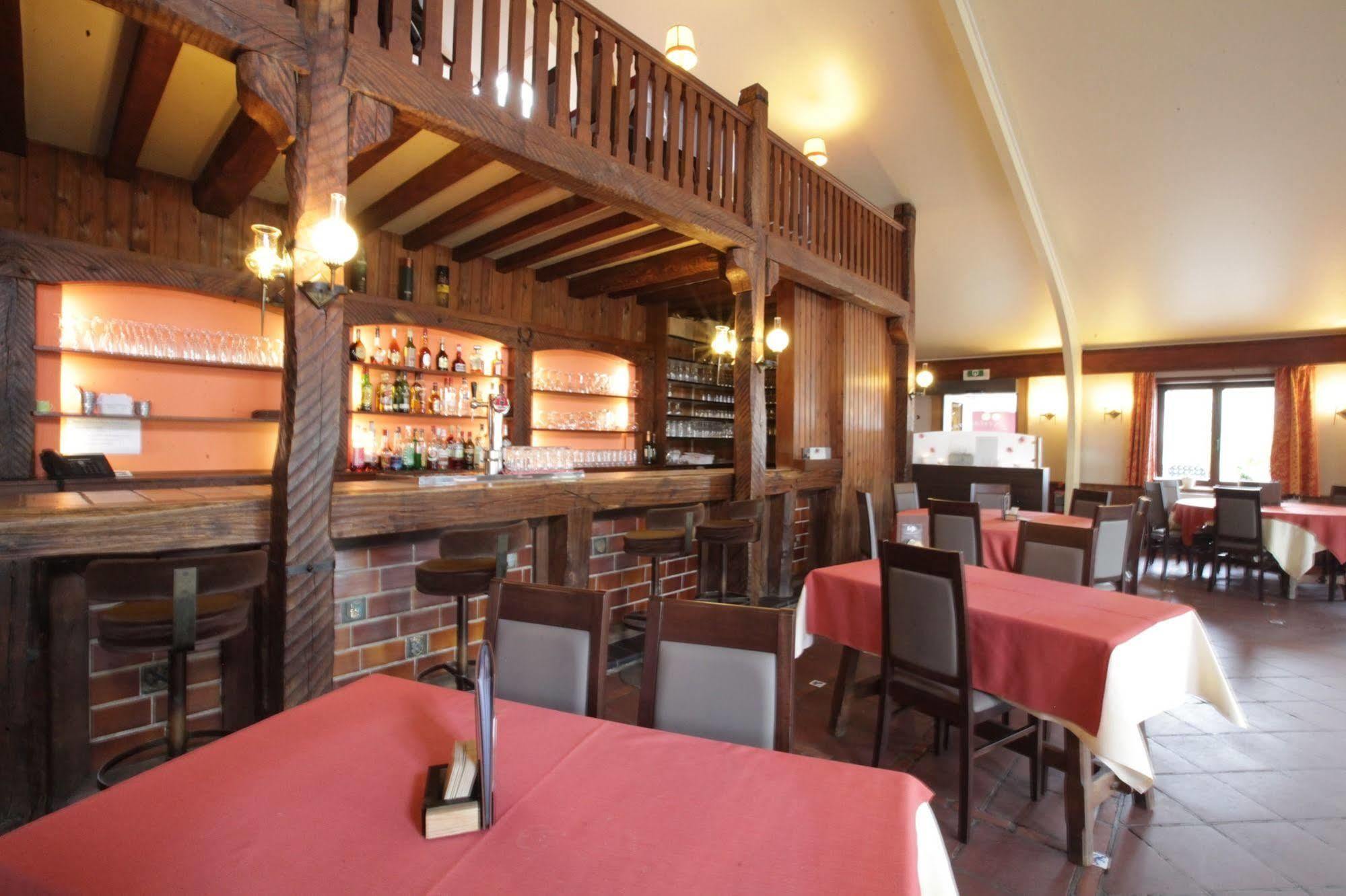Отель Le Relais Du Marquis Иттр Экстерьер фото